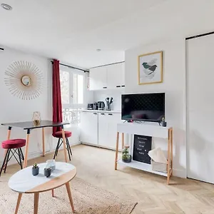 https://appartement-darchitecte-proche-arc-triomphe-2p.fr-paris.fr